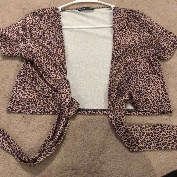 Womens Shein crop top ties in front - Picture 3 of 3